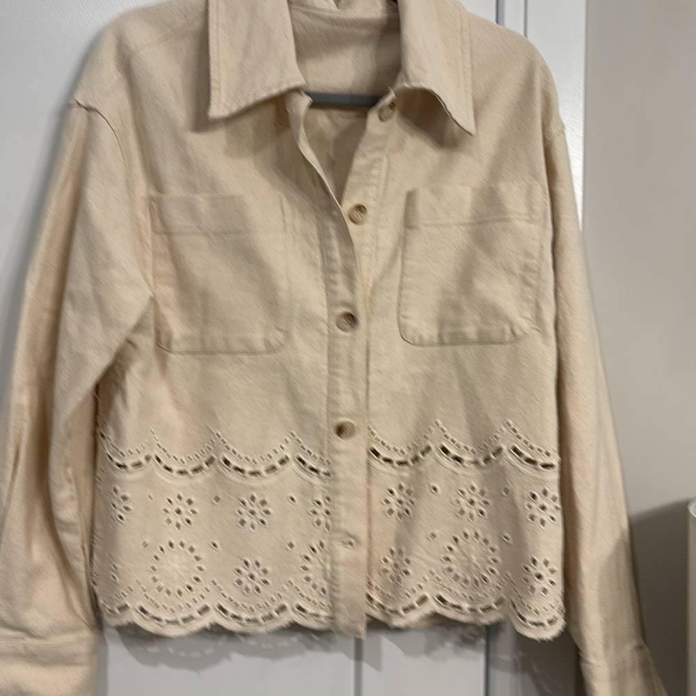 TRENDY.ING Cream Eyelet. Cotten jacket